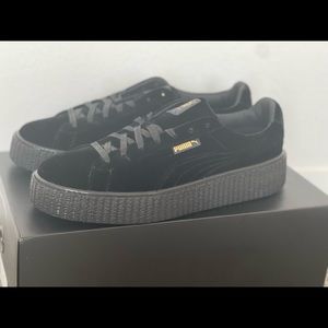 CREEPER VELVET Men
Puma Black-Puma Black-Black